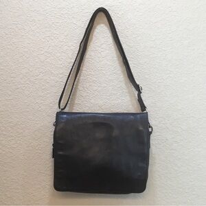 Kenneth Cole New York Black Leather Messenger Adjustable Shoulder Bag EUC 11 x 8